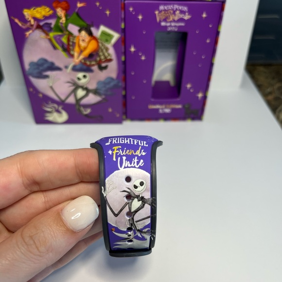 Disney Park Exclusive Limited Edition Hocus Pocus MagicBand - Picture 5 of 6